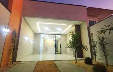 Imagem: A casa possui 3 Dormitórios, 2 Banheiros, 2 Vagas na garagem