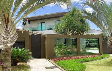 Imagem: A casa em condomínio possui 4 Dormitórios, 5 Banheiros, 3