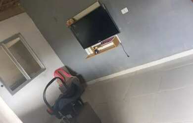 Imagem: A casa possui 5 Dormitórios, 3 Banheiros, 2 Vagas na garagem