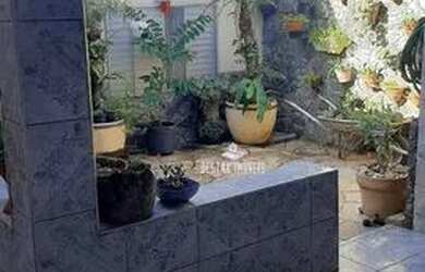 Imagem: A casa possui 3 Dormitórios, 2 Banheiros, 2 Vagas na garagem