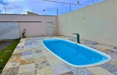 Imagem: A casa possui 2 Dormitórios, 2 Banheiros, 3 Vagas na garagem