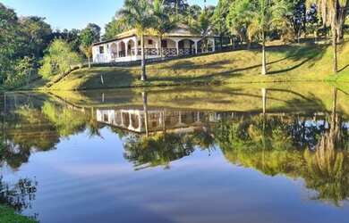 Imagem: A fazenda à venda possui e está localizado em Florestal