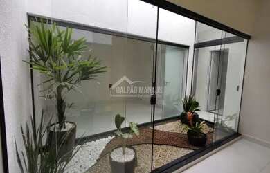 Imagem: A casa em condomínio possui 4 Dormitórios, 3 Banheiros, 4