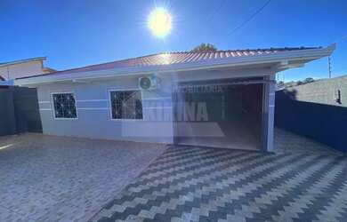 Imagem: A casa possui 3 Dormitórios, 1 Banheiro, 2 Vagas na garagem