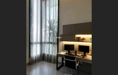 Imagem: A casa possui 4 Dormitórios, 5 Banheiros, 4 Vagas na garagem