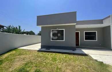 Imagem: A casa possui 3 Dormitórios, 2 Banheiros, 1 Vaga na garagem