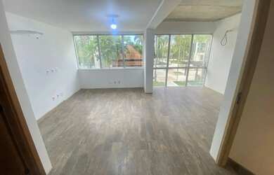 Imagem: O depósito possui 1 Vaga na garagem, 125m² de Área e está