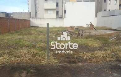 Imagem: O terreno possui 300m² de Área, Imóvel novo e está localizado