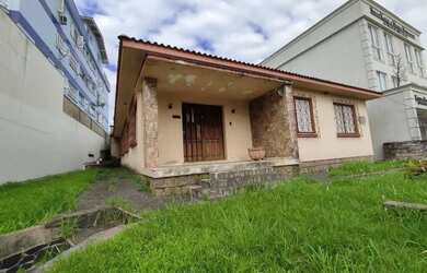 Imagem: O depósito possui 4 Vagas na garagem, 750m² de Área e está