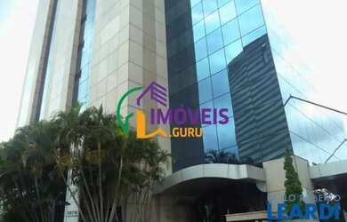 Imagem: O depósito possui 5 Vagas na garagem e 775m² de Área e está