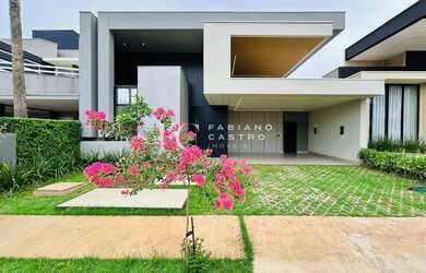 Imagem: A casa em condomínio possui 3 Dormitórios, 4 Banheiros, 2