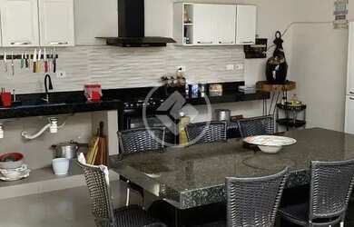 Imagem: A casa em condomínio possui 2 Dormitórios, 1 Banheiro, 4 Vagas