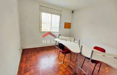 Imagem: O depósito possui 1 Vaga na garagem, 130m² de Área e está