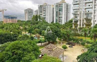 Imagem: O apartamento possui 4 Dormitórios, 5 Banheiros, 2 Vagas na