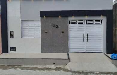 Imagem: A casa possui 3 Dormitórios, 3 Vagas na garagem e 1m² de Área