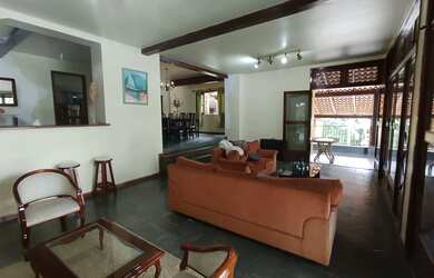 Imagem: A casa possui 5 Dormitórios, 5 Banheiros, 5 Vagas na garagem