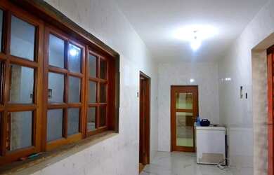 Imagem: A casa possui 2 Dormitórios, 2 Banheiros, 2 Vagas na garagem