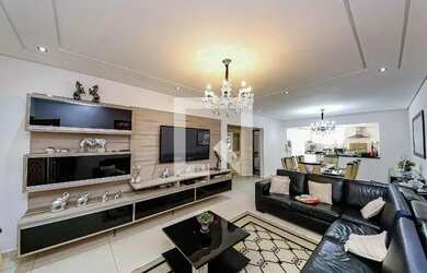 Imagem: A casa possui 5 Dormitórios, 5 Banheiros, 3 Vagas na garagem