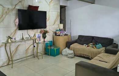 Imagem: A casa possui 2 Dormitórios, 1 Banheiro, 3 Vagas na garagem