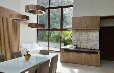 Imagem: A casa em condomínio possui 4 Dormitórios, 5 Banheiros, 3