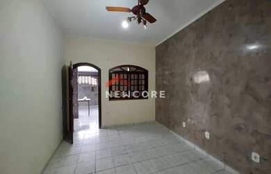 Imagem: A casa possui 2 Dormitórios, 2 Banheiros, 2 Vagas na garagem