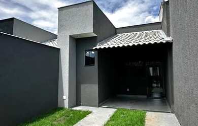 Imagem: A casa possui 2 Dormitórios, 1 Banheiro, 2 Vagas na garagem