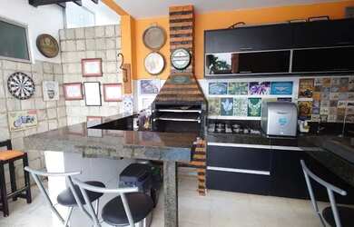 Imagem: A casa possui 3 Dormitórios, 4 Banheiros, 4 Vagas na garagem