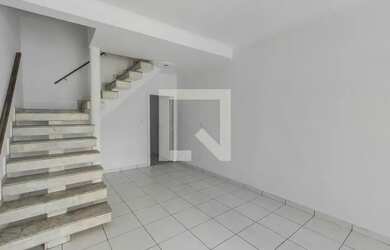 Imagem: A casa possui 5 Dormitórios, 2 Banheiros, 1 Vaga na garagem