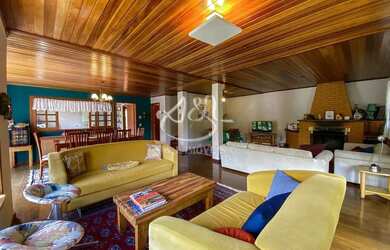 Imagem: A casa possui 5 Dormitórios, 4 Banheiros, 2 Vagas na garagem