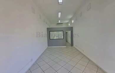 Imagem: O depósito possui 2 Vagas na garagem, 85m² de Área e está