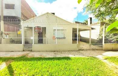 Imagem: A casa possui 2 Dormitórios, 2 Banheiros, 3 Vagas na garagem