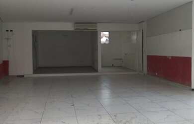 Imagem: O depósito possui 1 Vaga na garagem e 75m² de Área e está