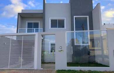 Imagem: A casa possui 3 Dormitórios, 2 Banheiros, 2 Vagas na garagem