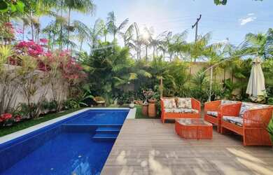 Imagem: A casa possui 4 Dormitórios, 3 Banheiros, 4 Vagas na garagem