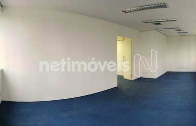 Imagem: O depósito possui 4 Vagas na garagem, 140m² de Área e está