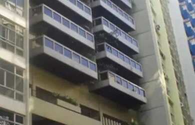 Imagem: O apartamento possui 3 Dormitórios, 2 Banheiros, 3 Vagas na