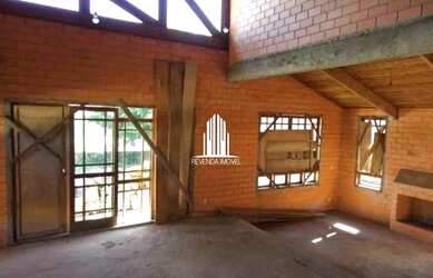 Imagem: A casa possui 3 Dormitórios, 4 Banheiros, 4 Vagas na garagem