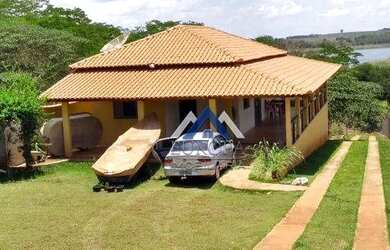 Imagem: A chácara possui 200m² de Área, Churrasqueira, Piscina, Área