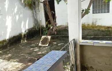 Imagem: A casa possui 2 Dormitórios, 2 Banheiros, 2 Vagas na garagem