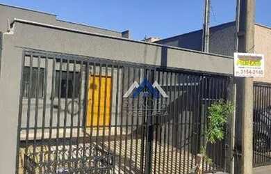 Imagem: A casa possui 3 Dormitórios, 2 Banheiros, 2 Vagas na garagem