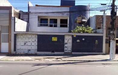 Imagem: O depósito possui 5 Vagas na garagem e está localizado em