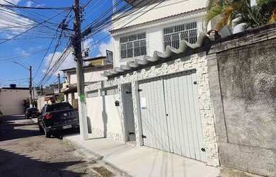Imagem: A casa em condomínio possui 5 Dormitórios, 4 Banheiros, 3