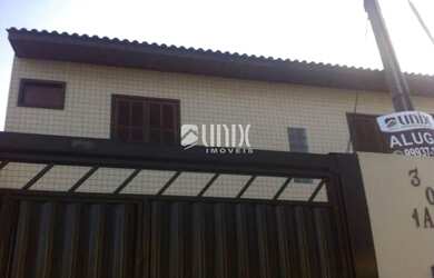 Imagem: A casa possui 3 Dormitórios, 3 Banheiros, 2 Vagas na garagem