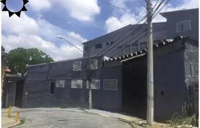 Imagem: O depósito possui 5 Vagas na garagem, 3195m² de Área e está