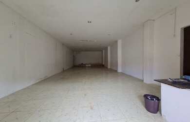 Imagem: A casa possui 1 Dormitório, 2 Banheiros, 2 Vagas na garagem