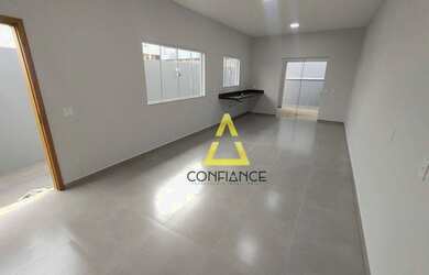 Imagem: A casa possui 3 Dormitórios, 2 Banheiros, 2 Vagas na garagem