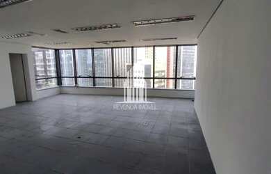 Imagem: O depósito possui 2 Vagas na garagem e 64m² de Área e está