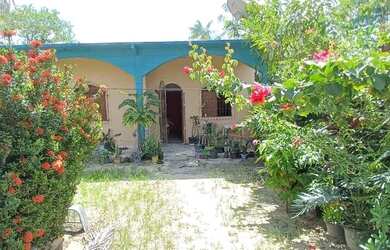 Imagem: A casa possui 3 Dormitórios, 3 Banheiros, 3 Vagas na garagem