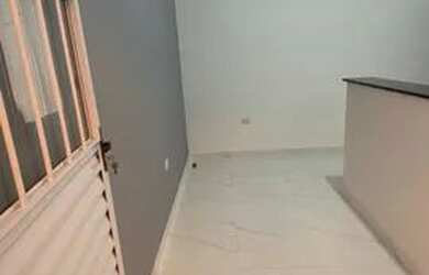 Imagem: A casa possui 1 Dormitório, 1 Banheiro e está localizado