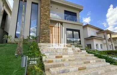 Imagem: A casa em condomínio possui 5 Dormitórios, 5 Banheiros, 3